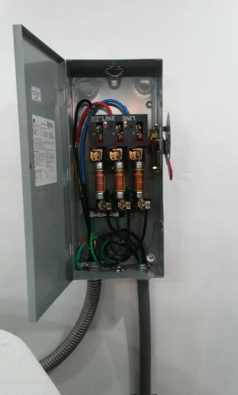 Three-phase disconnect switch installed for Smoke Detector Installation in Oracle